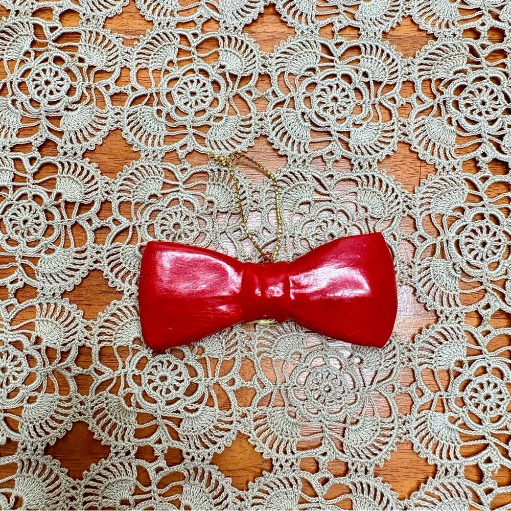Vintage 80s Red Bow Tie Wooden Ornament Mann Taiwan ROC